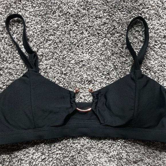 Black sexy bikini with metal ring - Picture 2 of 6